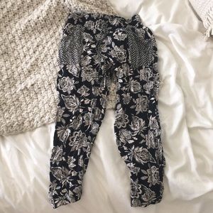 American eagle jogger style pants.